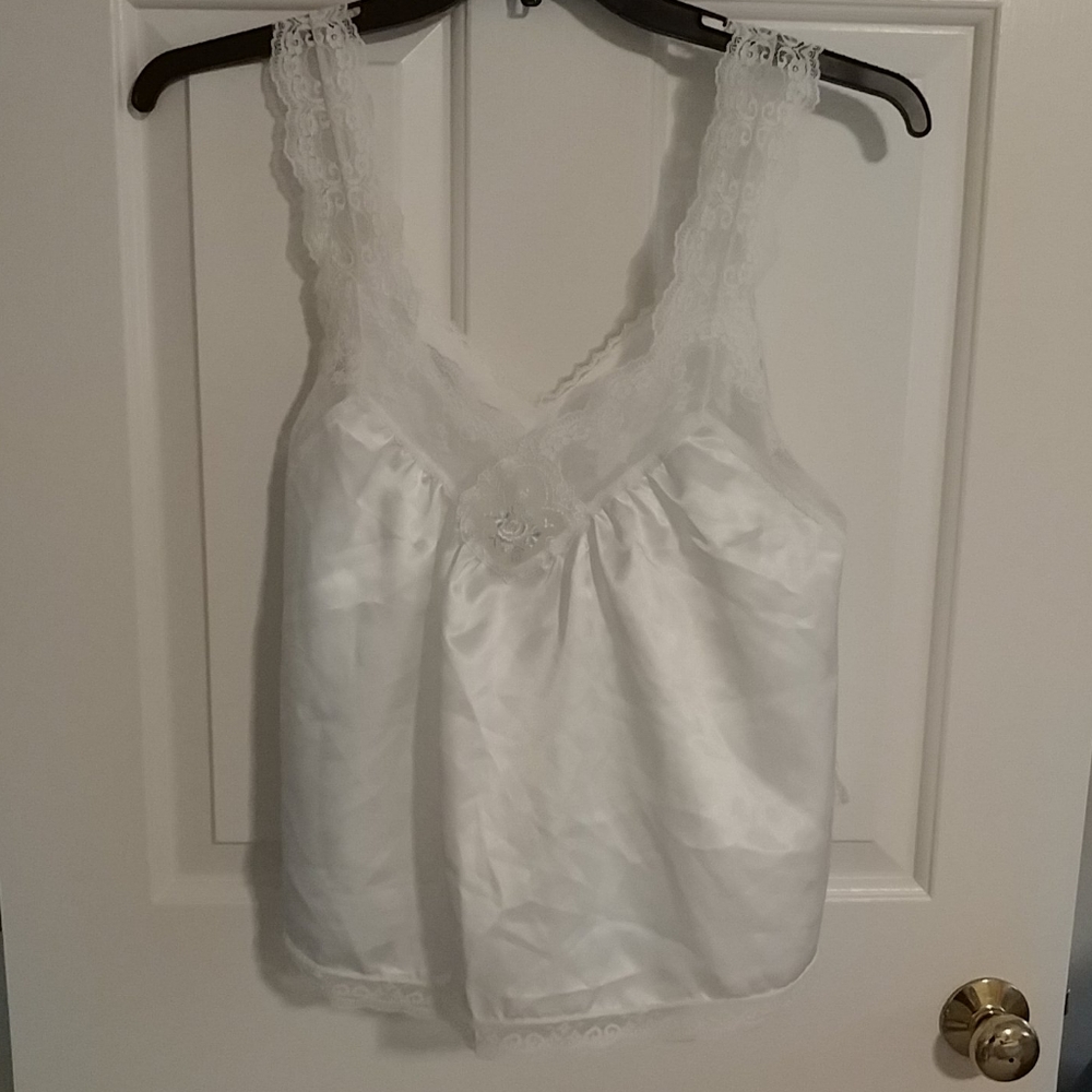 Camisol ivory satin w lace trim medium euc v neck